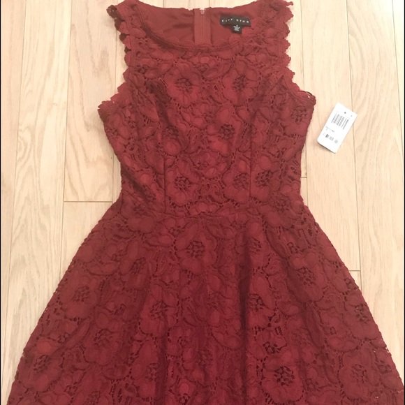 City Studio Dresses & Skirts - NWT Burgundy Lace Sleeveless Short Dress Size 0